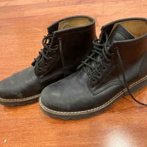 ROOTS men's high ankle leather black boots. Size 9.